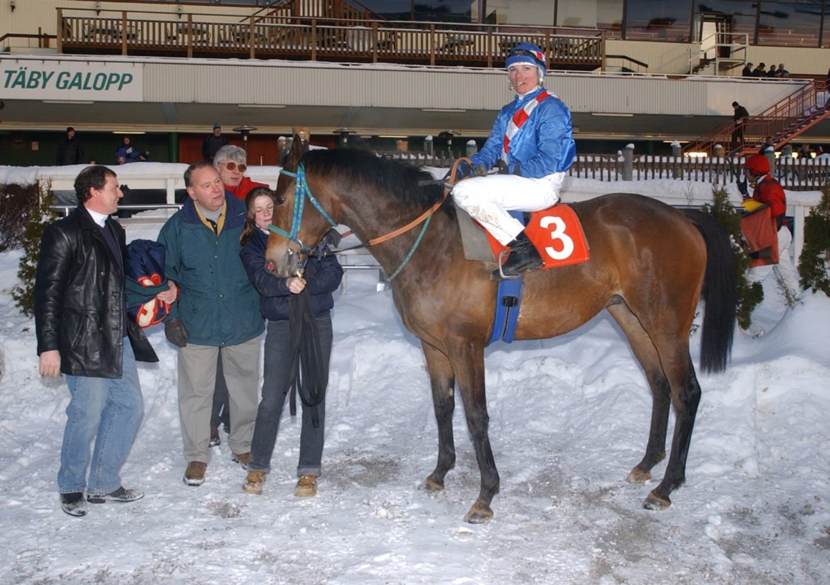 Big Oz Louise Auer vinner Lördagskomben den 5 januari 2002